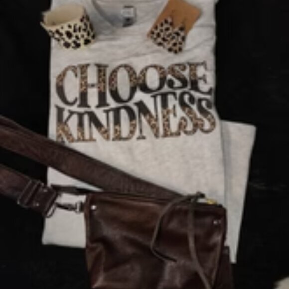 Choose Kindness - Graphic Tee - Picture 2 of 3